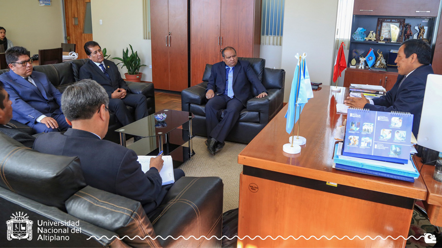 El Rector de la Universidad Nacional del Altiplano Puno y el alcalde de la Municipalidad Provincial de San Román se reunieron con la finalidad de reanudar la mesa de trabajo para la creación de la Filial de esta casa de estudios en la “Ciudad de los Vientos”.