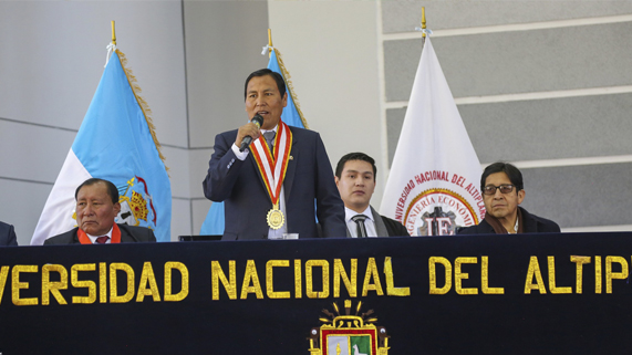 Con gran expectativa se inauguró el XX Congreso Regional de Estudiantes de Economía; ‘Mecanismos de Solución para el Crecimiento Económico en un Escenario de Inestabilidad Política y Social del Perú’, actividad que contó con la presencia de delegaciones de docentes universitarios y maestros de las principales universidades del sur del país, quienes arribaron a la Capital de Folklore Peruano, para ser parte de esta actividad académica y científica.