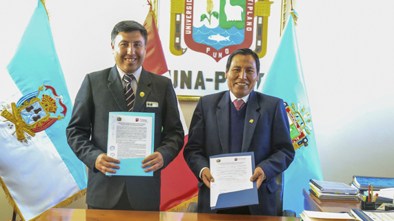 Con el objetivo de establecer programas de estudio conjunto, intercambio académico y la cooperación universitaria en el campo de la investigación, la docencia y la extensión universitaria, el Rector de la Universidad Nacional del Altiplano Puno, Dr. Paulino Machaca Ari y el presidente de la Comisión Organizadora de la Universidad Nacional Daniel Alomía Robles de Huánuco (UNDAR), Dr. Benjamín Velazco Reyes, firmaron un convenio entre ambas casas de estudios.