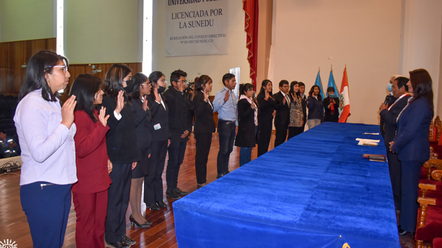 Los estudiantes voluntarios de la Defensoría Universitaria de la Universidad Nacional del Altiplano Puno, tomaron juramento en acto protocolar el cual estuvo a cargo del Rector, Dr. Paulino Machaca Ari, siento un total de 41 estudiantes voluntarios de distintas facultades, quienes a partir de la fecha velaran por el respeto de los derechos individuales de los integrantes de la comunidad universitaria.