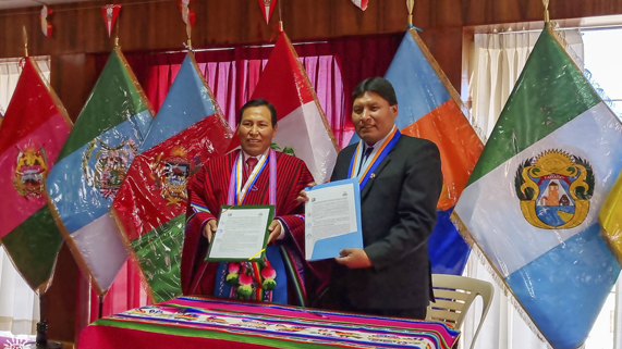 En beneficio de la juventud estudiosa de la provincia de Huancané y localidades aledañas, la Universidad Nacional del Altiplano Puno, dirigida por su Rector, Dr. Paulino Machaca Ari, suscribió tres importantes convenios específicos interinstitucionales con la Municipalidad Provincial de Huancané, representada por su Alcalde, Ing. Valerio Tapia Tapia, acto protocolar aclamado por toda la población “chiriwuana”, ya que repercute directamente en beneficio de sus hijos que aspiran ser brillantes profesionales.