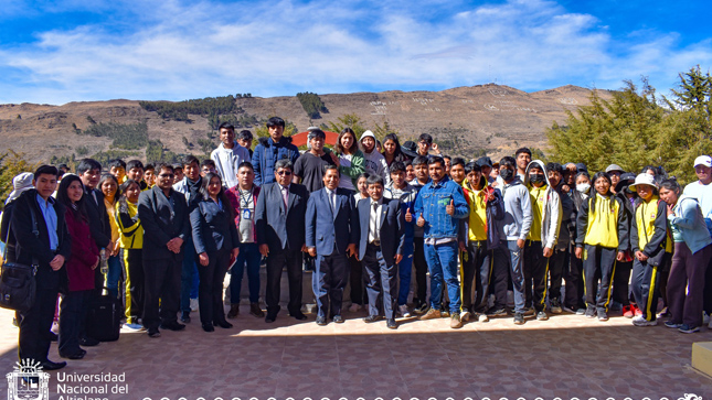 El Rector de la Universidad Nacional del Altiplano Puno, Dr. Paulino Machaca Ari, dio por inaugurado el nuevo ciclo Cepre UNA Setiembre – Diciembre 2023, esta vez en la provincia de Huancané, beneficiando así a decenas de estudiantes quienes recibirán la misma preparación preuniversitaria tal como ocurre en la sede central y otras sedes de la región de Puno, logrando así el proceso de descentralización de este centro de estudios.