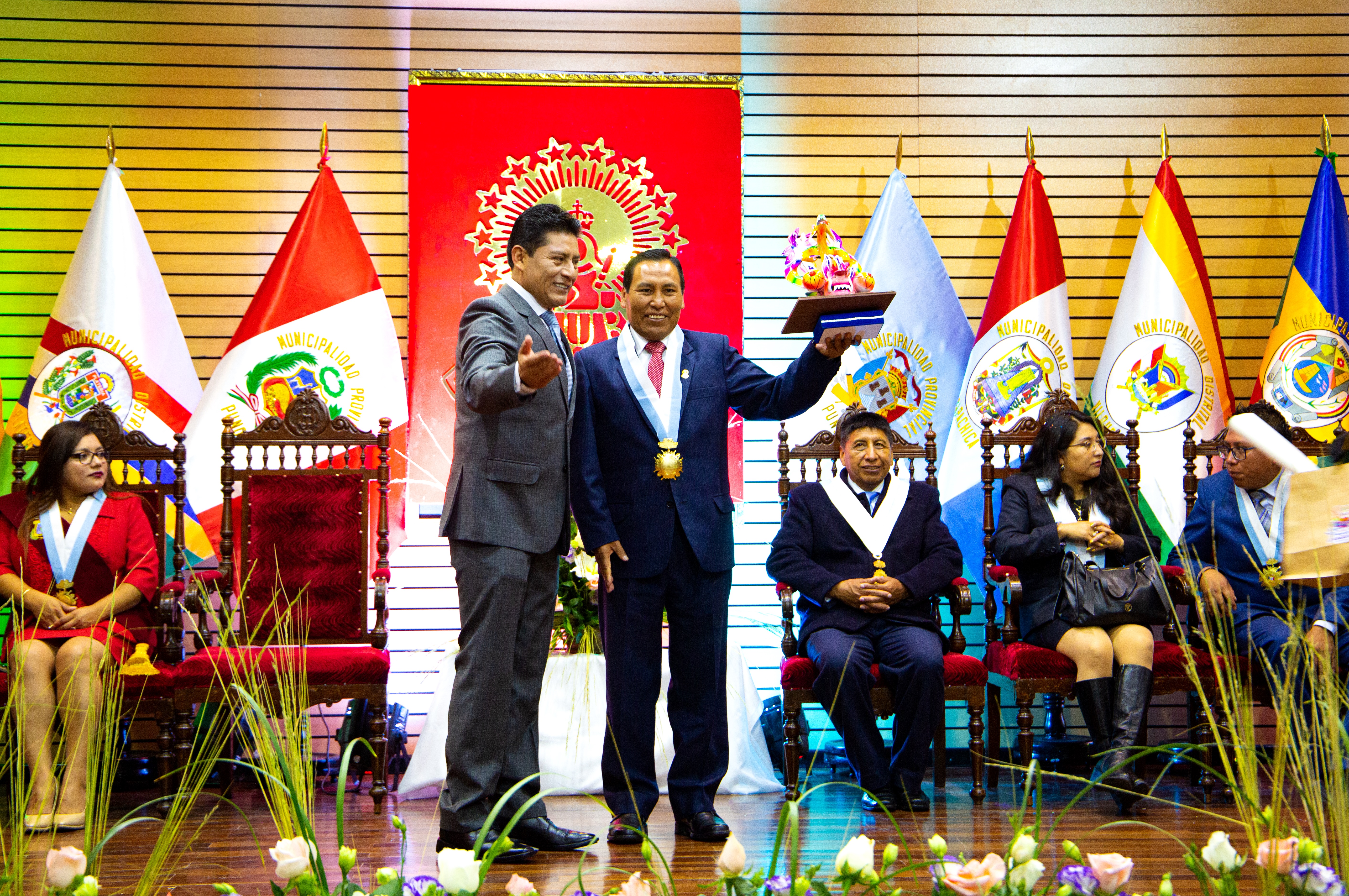 Como parte de las actividades en honor a la Virgen de la Candelaria, patrona de Puno, festividad declarada Patrimonio Cultural Inmaterial de la Humanidad por la Organización de las Naciones Unidas para la Cultura, las Ciencias y la Educación (UNESCO), el rector de la Universidad Nacional del Altiplano Puno, Dr. Paulino Machaca Ari, recibió reconocimiento por la Municipalidad de Puno, representado por su alcalde, Lic. Javier Ponce Roque.