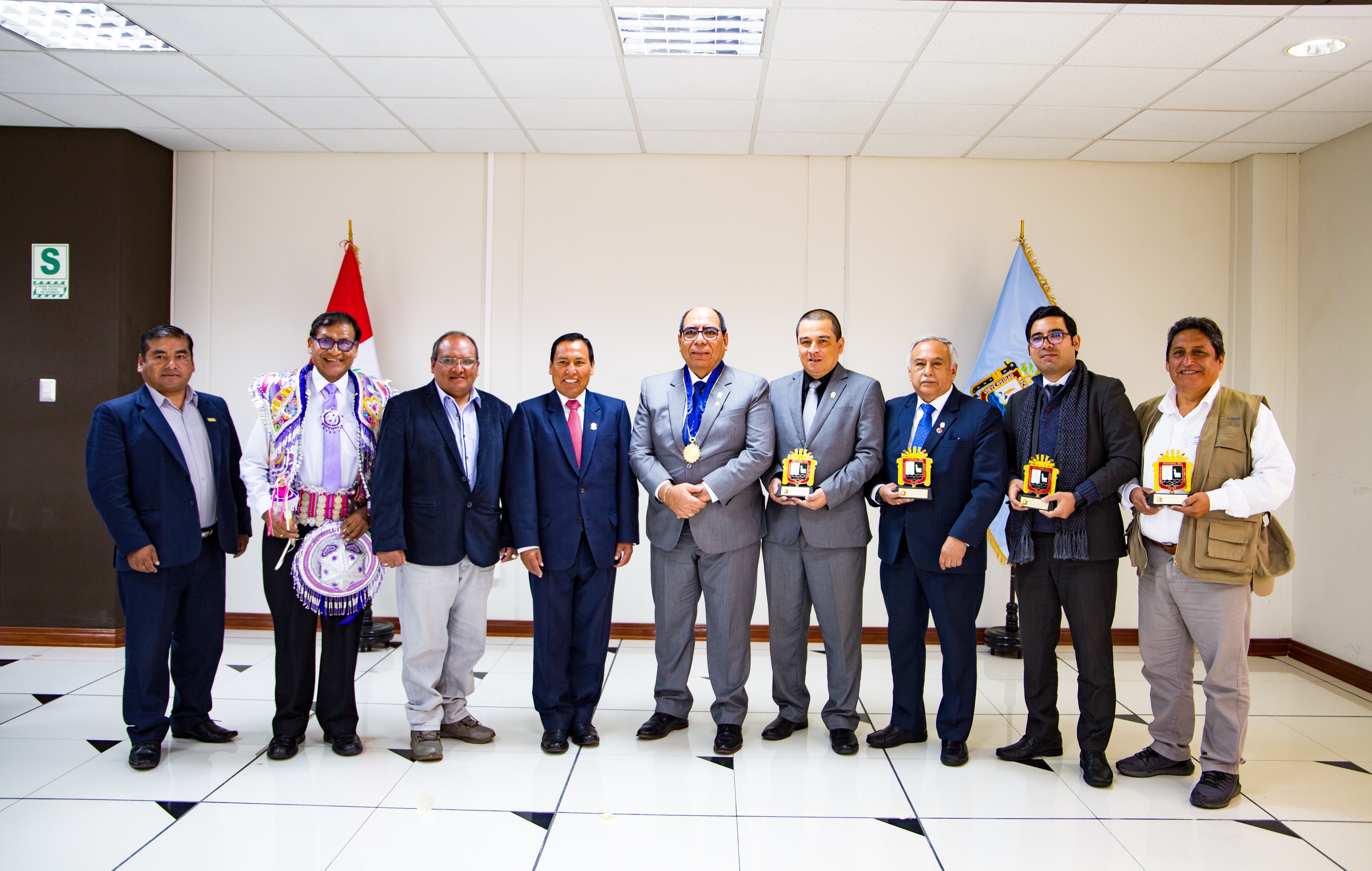 El Superintendente de la Superintendencia de Educación Superior Universitaria (Sunedu), Dr. Manuel Enemecio Castillo Venegas, arribó a la ciudad de Puno a fin de sostener una reunión de trabajo con las autoridades universitarias y visita al campus universitario a fin de evidenciar las condiciones en la cual ésta casa de estudios viene prestando su servicio educativo en esta parte del país, recabando algunas necesidades y pedidos expuestos durante estas jornadas de trabajo.