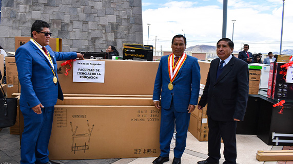 Compromiso hecho realidad. Teniendo como objetivo garantizar espacios adecuados y mejora continua en la formación especializada de los profesionales que estudian maestría y doctorado, la Universidad Nacional del Altiplano - Puno, a través de la Escuela de Posgrado, cumplió con implementar con modernos equipos y mobiliarios a las unidades de posgrado de las facultades de la primera casa superior de estudios de la región.