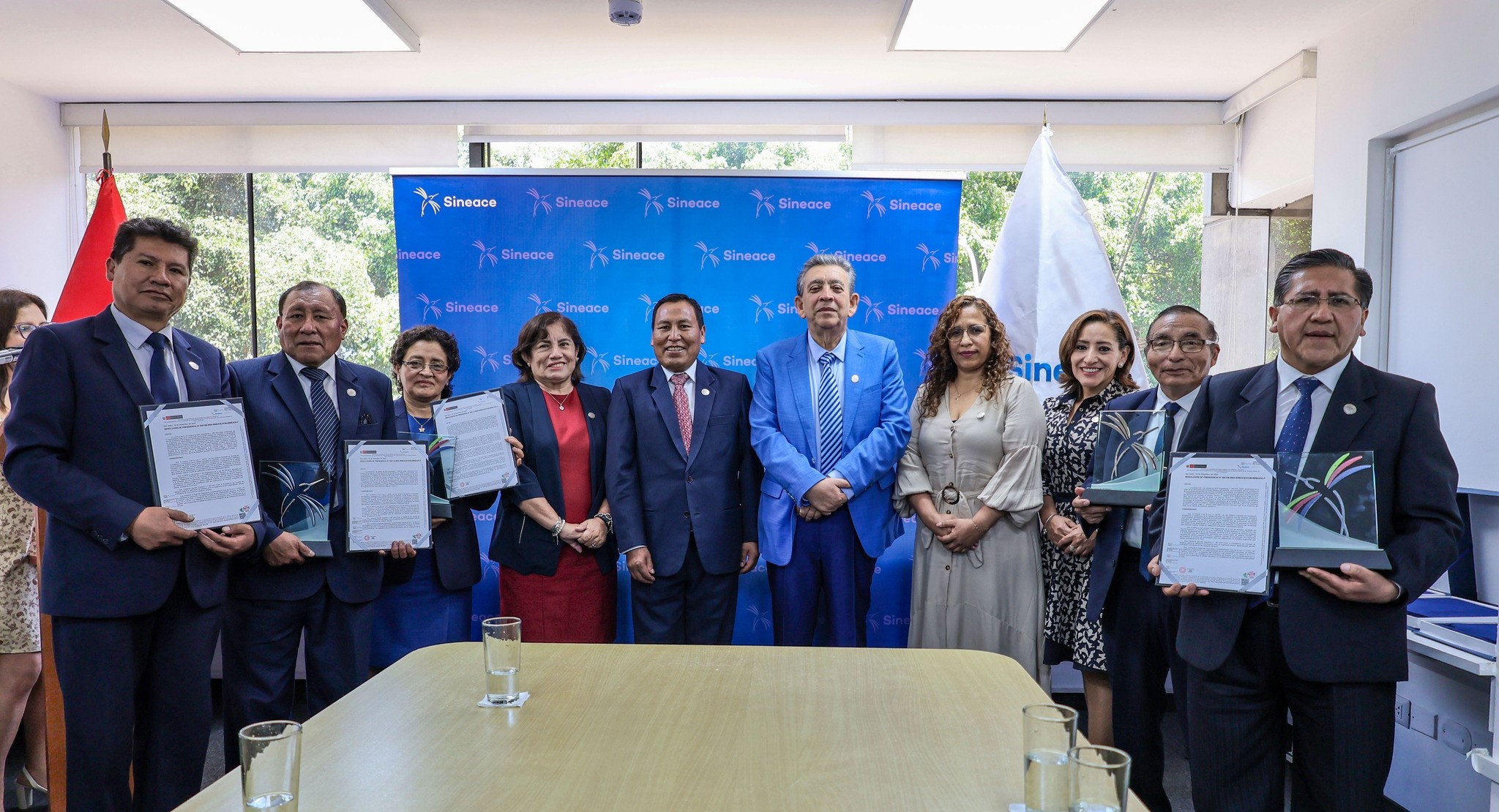 La UNA celebra nueva acreditación. Tras cumplir con los estándares de calidad de educación superior universitaria, la Universidad Nacional del Altiplano de Puno, celebra la acreditación de cuatro nuevas escuelas profesionales, otorgada por el Consejo de Evaluación, Acreditación y Certificación de la Calidad de la Educación Universitaria – Coneau, órgano operador del Sineace.